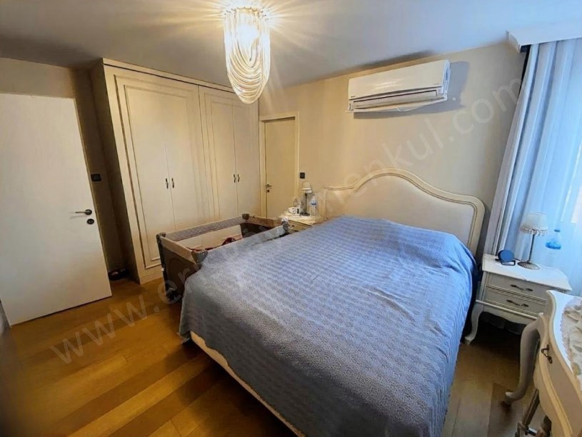 İSTANBUL KADIKÖY ERENKÖYDE ETHEMEFENDİYE 5.BİNADA 140 M2 EBEVEYNLİ LÜX 3+1 DAİRE