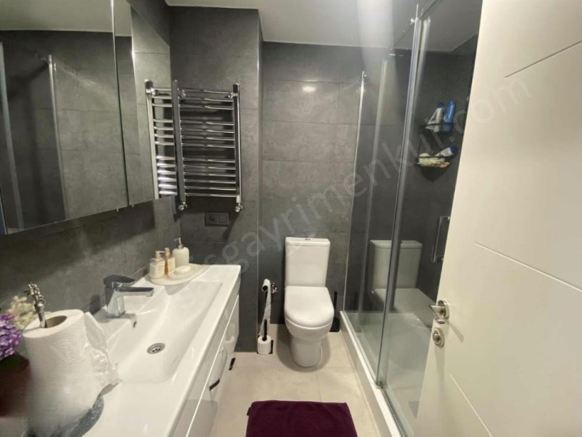 İSTANBUL KADIKÖY ERENKÖYDE ETHEMEFENDİYE 5.BİNADA 140 M2 EBEVEYNLİ LÜX 3+1 DAİRE