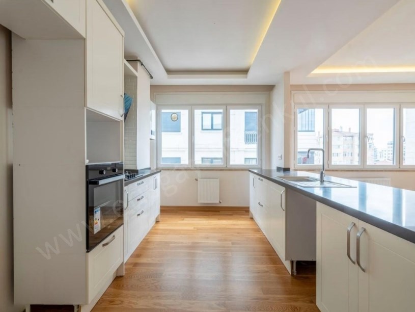 İSTANBUL KADIKÖY ERENKÖYDE SATILIK 3+1 BALKONLU MASRAFSIZ LüKS DAİRE