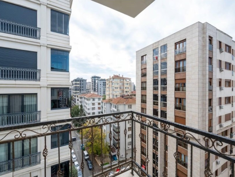 İSTANBUL KADIKÖY ERENKÖYDE SATILIK 3+1 BALKONLU MASRAFSIZ LüKS DAİRE