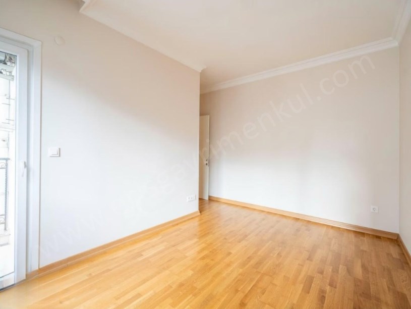 İSTANBUL KADIKÖY ERENKÖYDE SATILIK 3+1 BALKONLU MASRAFSIZ LüKS DAİRE