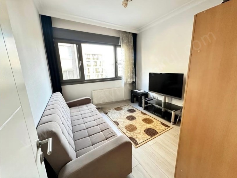 İSTANBUL KADIKÖY SUADİYE DE NEZİH KONUMDA YENİ BİNADA EBEVEYNLİ