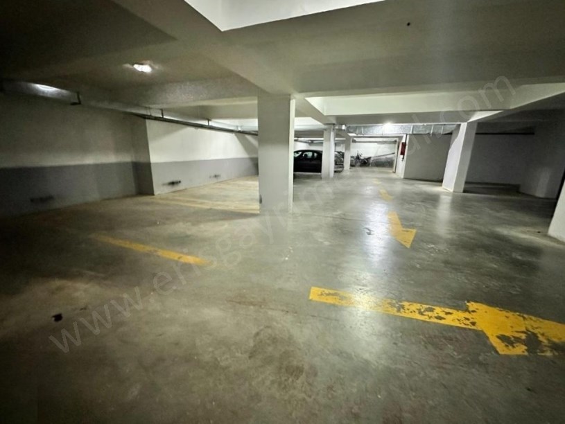 İSTANBUL KADIKÖY SUADİYE DE NEZİH KONUMDA YENİ BİNADA EBEVEYNLİ