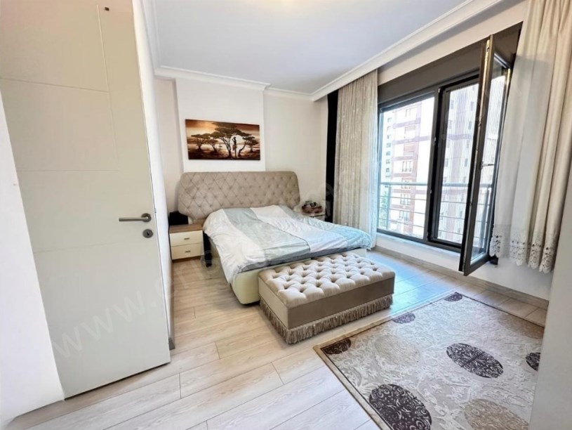 İSTANBUL KADIKÖY SUADİYE DE NEZİH KONUMDA YENİ BİNADA EBEVEYNLİ