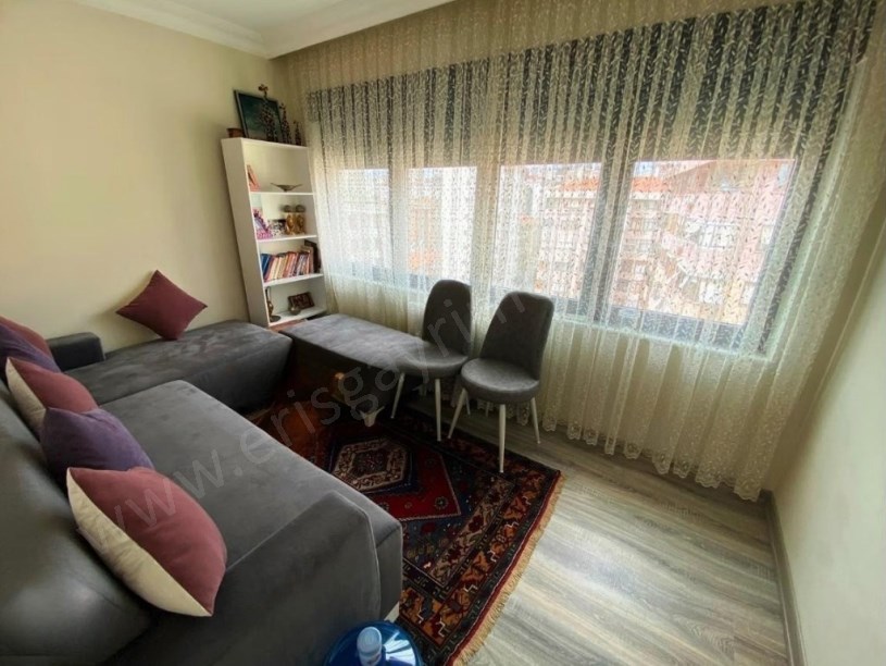 İSTANBUL KADIKÖY BOSTANCIDA MARMARAYA YAKIN KATTA ÖN CEPHE 3+1