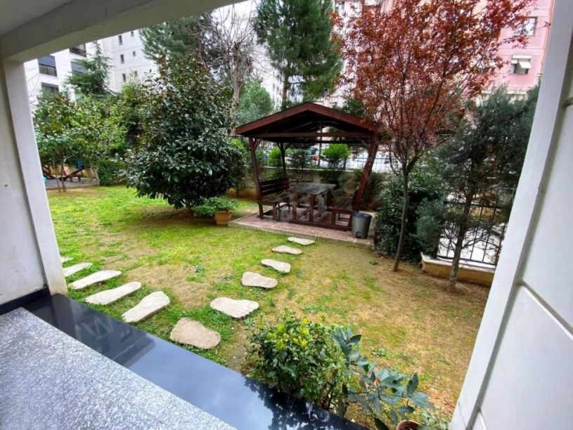 İSTANBUL KADIKÖY BOSTANCIDA MARMARAYA YAKIN KATTA ÖN CEPHE 3+1