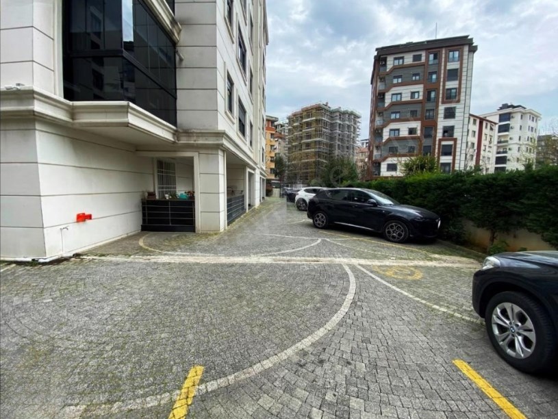 İSTANBUL KADIKÖY BOSTANCIDA MARMARAYA YAKIN KATTA ÖN CEPHE 3+1