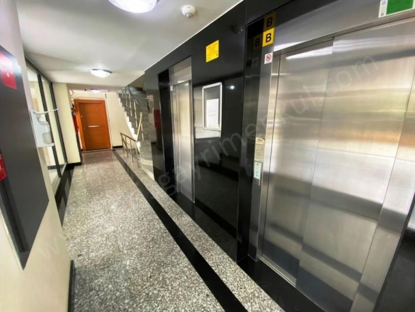 İSTANBUL KADIKÖY BOSTANCIDA MARMARAYA YAKIN KATTA ÖN CEPHE 3+1