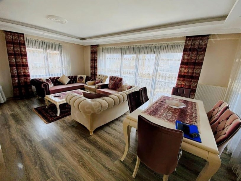 İSTANBUL KADIKÖY BOSTANCIDA MARMARAYA YAKIN KATTA ÖN CEPHE 3+1