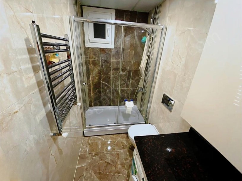 İSTANBUL KADIKÖY BOSTANCIDA MARMARAYA YAKIN KATTA ÖN CEPHE 3+1