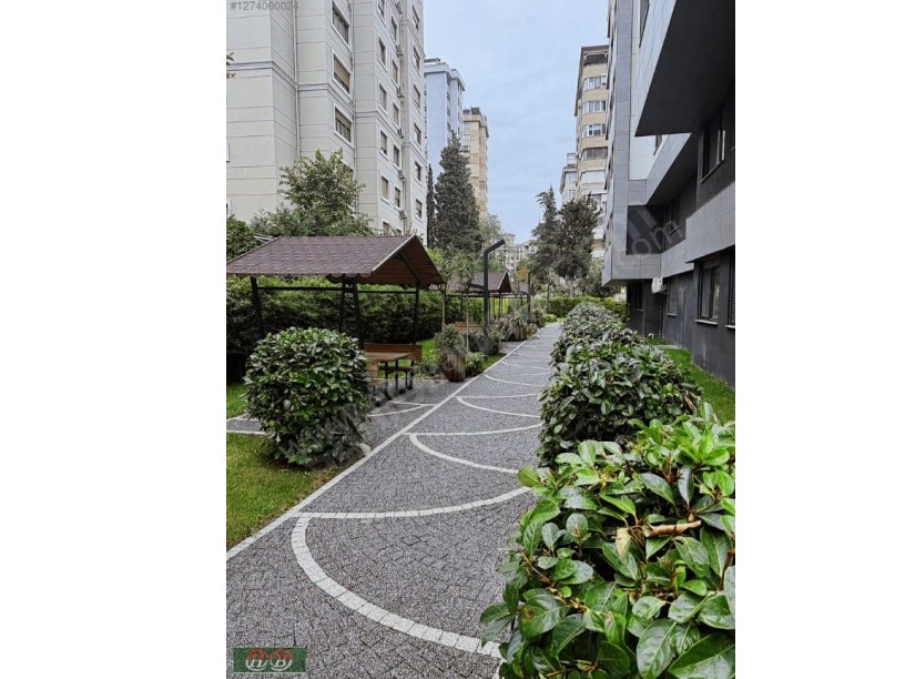 İSTANBUL KADIKÖY BOSTANCI DA DENİZ MANZARALI MÜKEMMEL KONUMDA