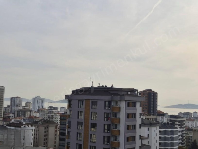 İSTANBUL KADIKÖY GÖSTEPEDE SALON MUTFAK VE ODALARDAN DENİZ MANZARALI 3+1