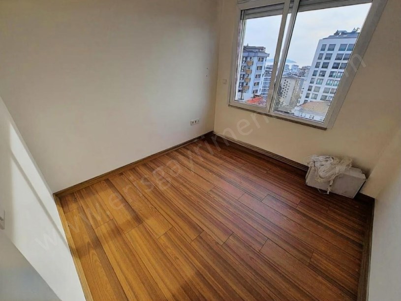 İSTANBUL KADIKÖY GÖSTEPEDE SALON MUTFAK VE ODALARDAN DENİZ MANZARALI 3+1