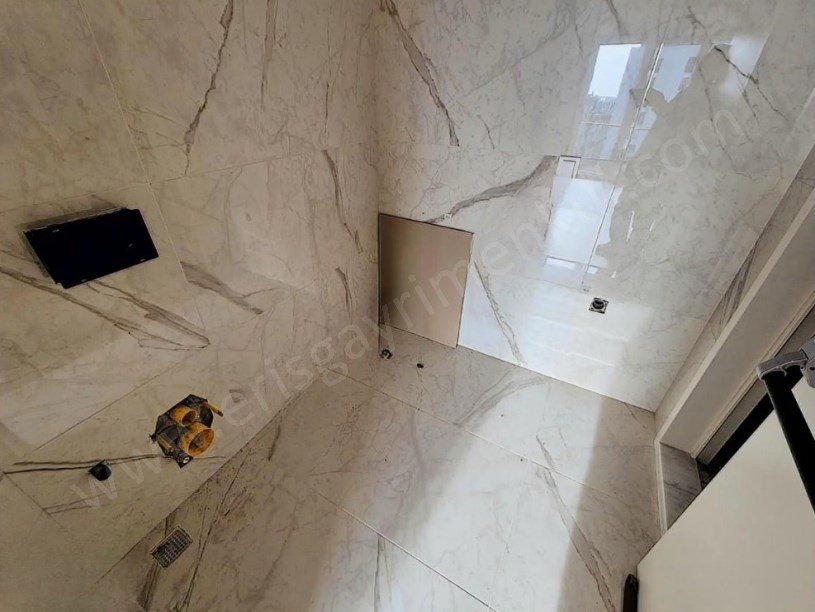 İSTANBUL KADIKÖY GÖSTEPEDE SALON MUTFAK VE ODALARDAN DENİZ MANZARALI 3+1