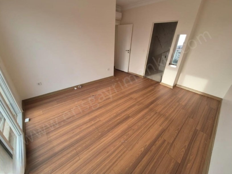 İSTANBUL KADIKÖY GÖSTEPEDE SALON MUTFAK VE ODALARDAN DENİZ MANZARALI 3+1