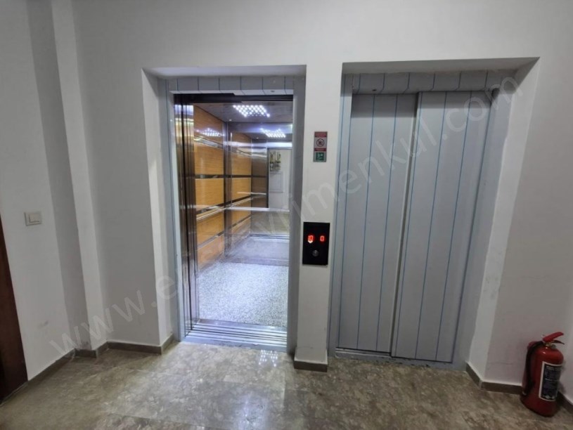 İSTANBUL KADIKÖY GÖSTEPEDE SALON MUTFAK VE ODALARDAN DENİZ MANZARALI 3+1