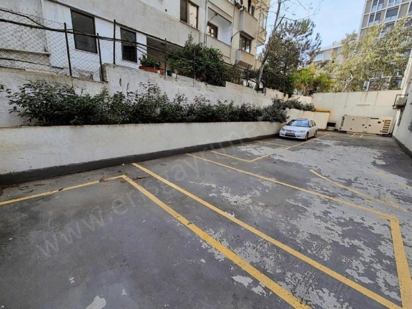 İSTANBUL KADIKÖY GÖSTEPEDE SALON MUTFAK VE ODALARDAN DENİZ MANZARALI 3+1