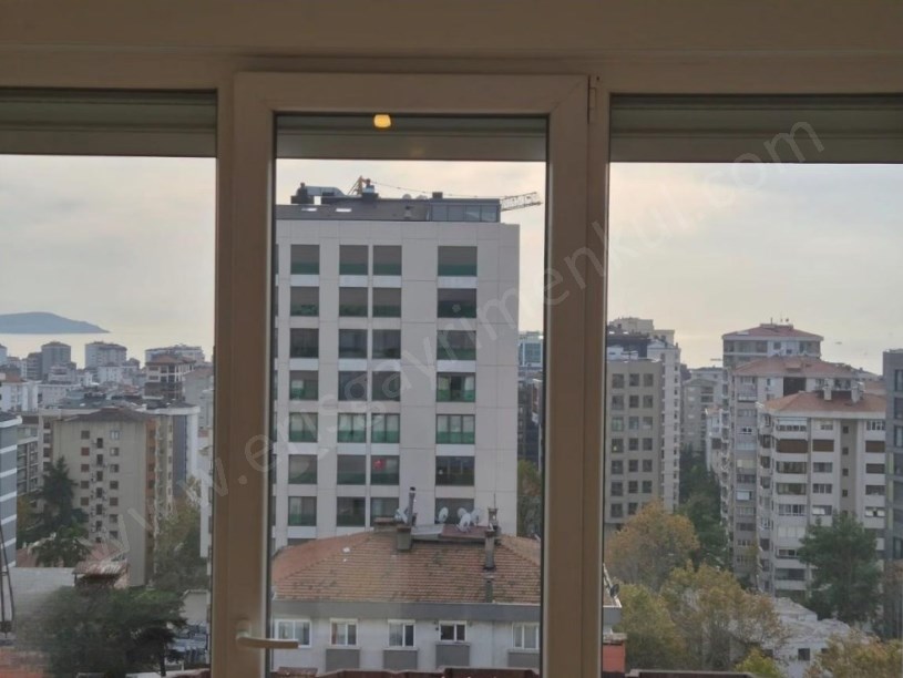 İSTANBUL KADIKÖY GÖSTEPEDE SALON MUTFAK VE ODALARDAN DENİZ MANZARALI 3+1