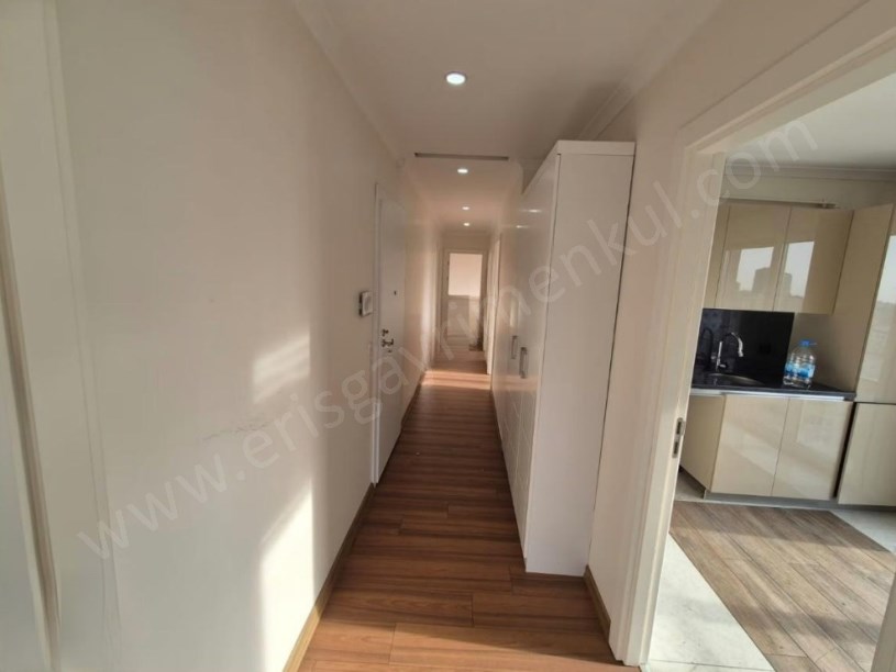 İSTANBUL KADIKÖY GÖSTEPEDE SALON MUTFAK VE ODALARDAN DENİZ MANZARALI 3+1