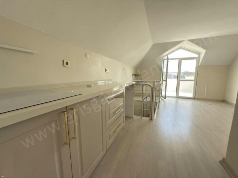 İSTANBUL KADIKÖY SUADİYEDE SATILIK 3+2 DUBLEKS DAİRE MARMARAYA 5 DK