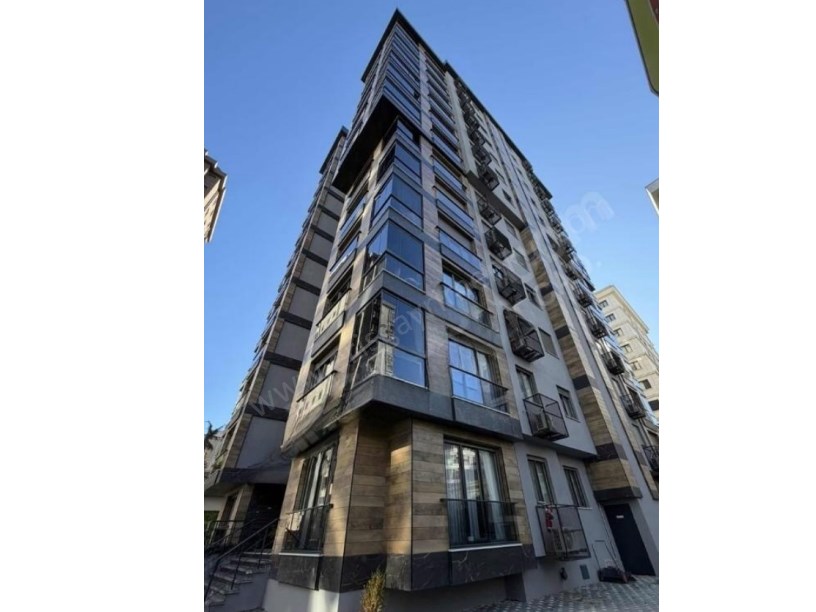 İSTANBUL KADIKÖY  SUADİYE KAPTAN ARİFTE SİTE İÇERİSİNDE BALKONLU 3+1