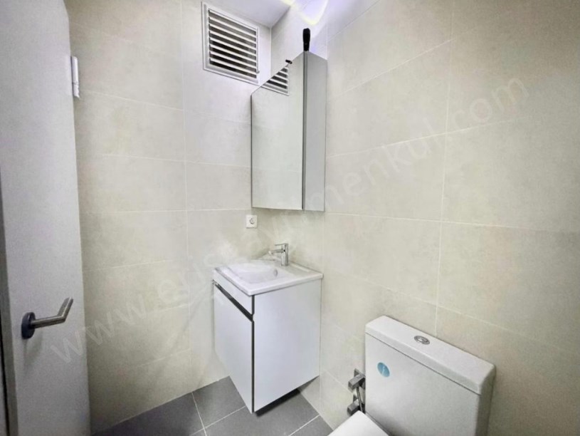 İSTANBUL KADIKÖY  SUADİYE KAPTAN ARİFTE SİTE İÇERİSİNDE BALKONLU 3+1