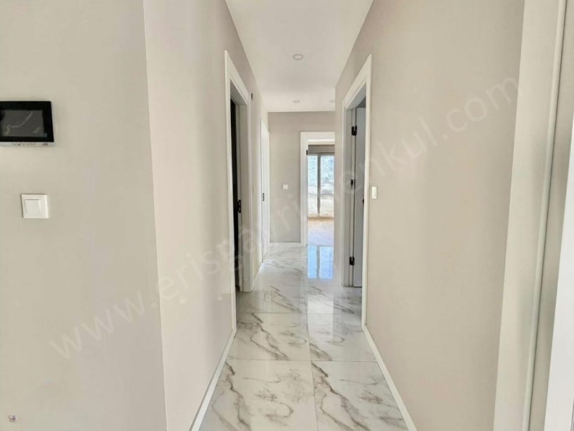 İSTANBUL KADIKÖY  SUADİYE KAPTAN ARİFTE SİTE İÇERİSİNDE BALKONLU 3+1