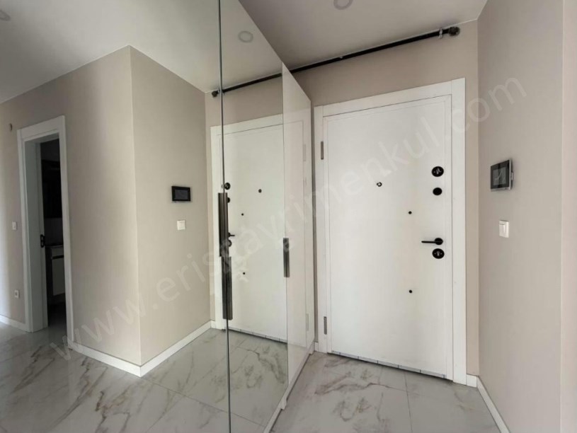 İSTANBUL KADIKÖY  SUADİYE KAPTAN ARİFTE SİTE İÇERİSİNDE BALKONLU 3+1