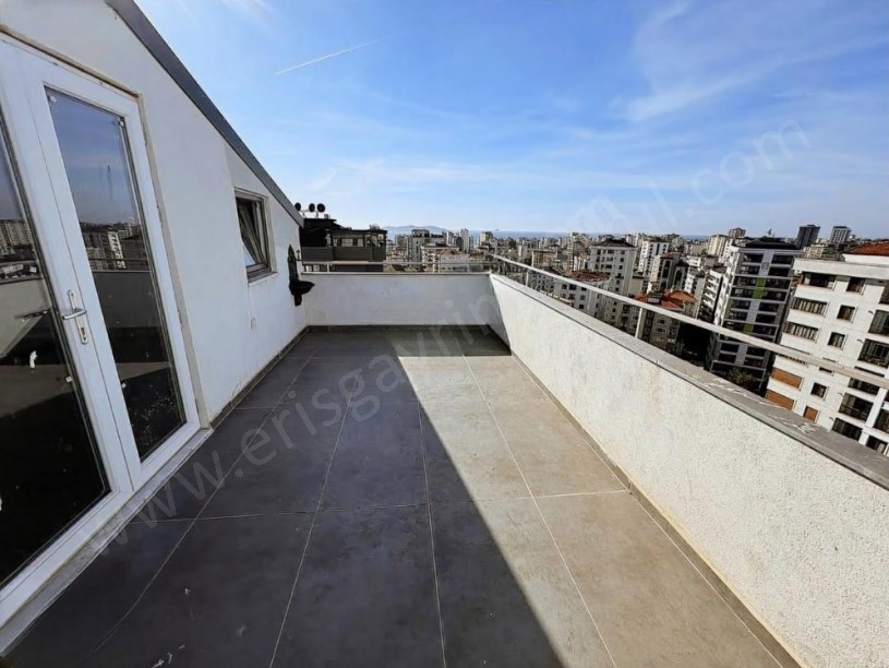 İSTANBUL KADIKÖY 2YILLIK 3+2+30m2 TERAS 3BANYO DENİZ MANZARALI METRO TREN YAKIN