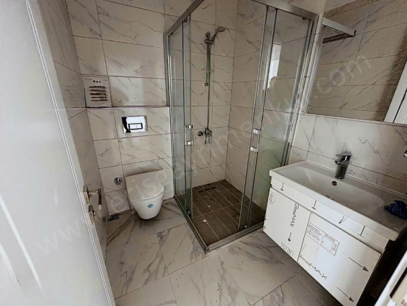 İSTANBUL KADIKÖY 2YILLIK 3+2+30m2 TERAS 3BANYO DENİZ MANZARALI METRO TREN YAKIN