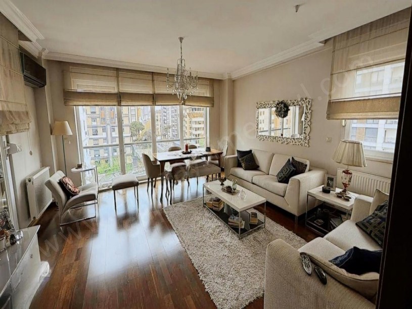 İSTANBUL KADIKÖY Vukela caddesinde ebeveyn banyolu 150 m2 satılık daire fırsatı.