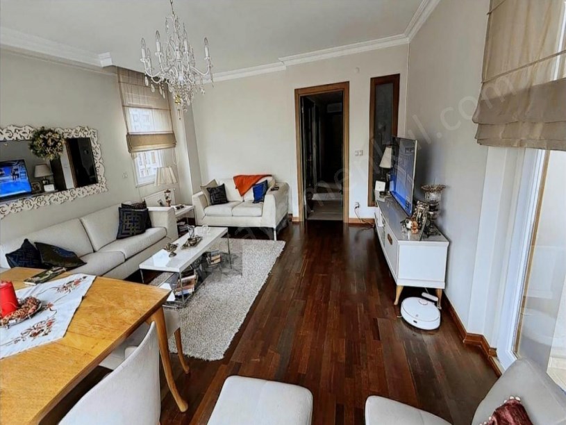 İSTANBUL KADIKÖY Vukela caddesinde ebeveyn banyolu 150 m2 satılık daire fırsatı.