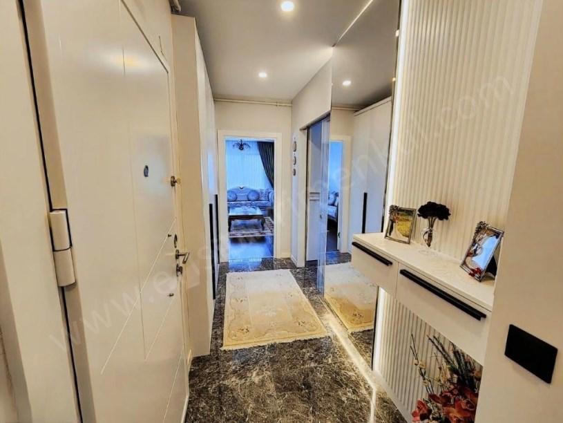 İSTANBUL KADIKÖY ŞENESENEVLERDE 4 YILLIK BİNADA 3+1ÖZEL DEKORLU KOMBİLİ