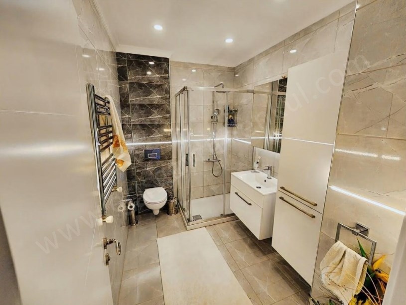 İSTANBUL KADIKÖY ŞENESENEVLERDE 4 YILLIK BİNADA 3+1ÖZEL DEKORLU KOMBİLİ