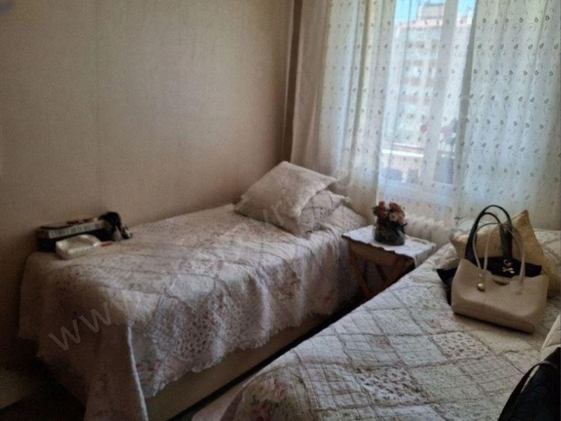 KOZZY AVM YAKINI 130 M2 3+1 DAİRE GENİŞ ARSA İÇİNDE KADIKÖY İSTANBUL