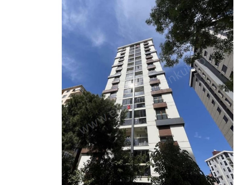 KADİKÖY ŞENESENEVLERDE YENİ BİNADA, BALKONLU 2+1 İSKANLI SATILIK DAİRE