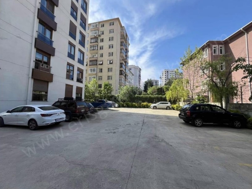 KADİKÖY ŞENESENEVLERDE YENİ BİNADA, BALKONLU 2+1 İSKANLI SATILIK DAİRE