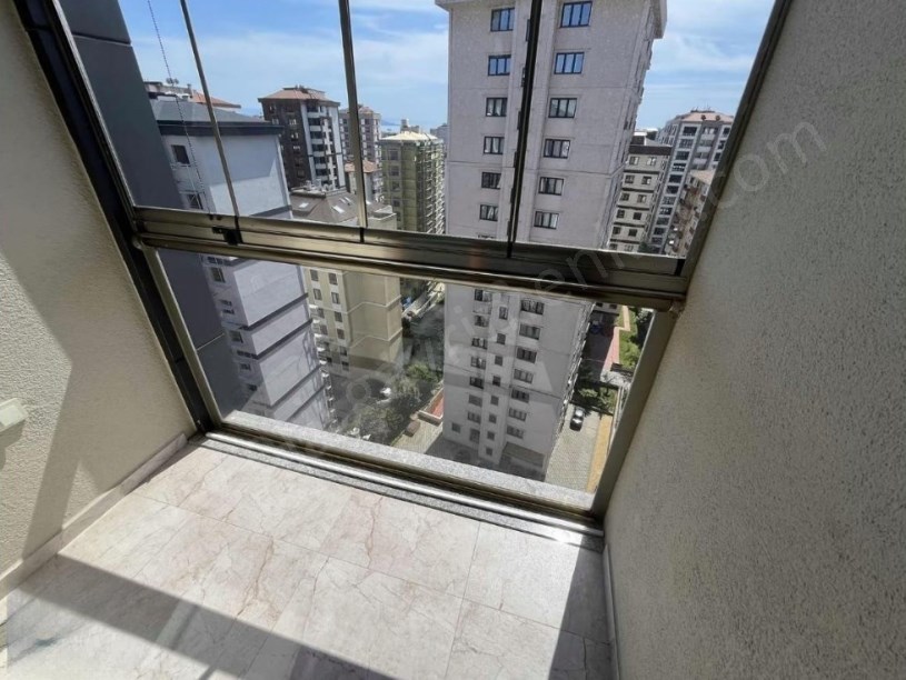 KADİKÖY ŞENESENEVLERDE YENİ BİNADA, BALKONLU 2+1 İSKANLI SATILIK DAİRE