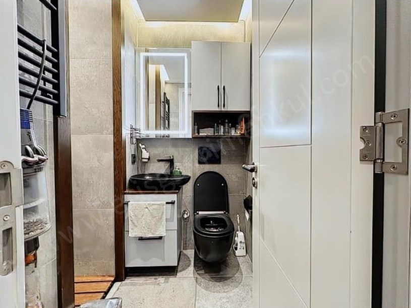 İSTANBUL KADIKÖY GÖZTEPEDE VARONDAN 50.YIL PARKINA 2.ADIM 140M2 EBEVEYNLİ FIRSAT!