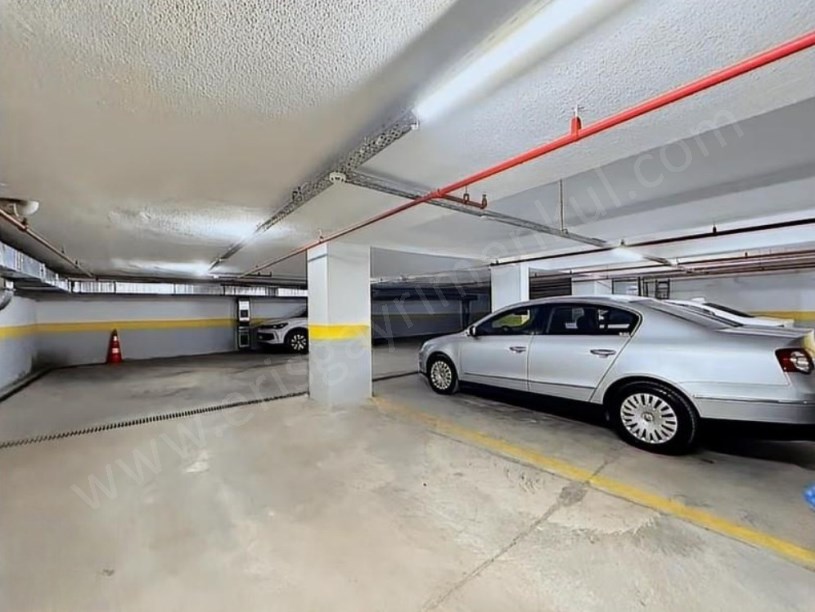 İSTANBUL KADIKÖY GÖZTEPEDE VARONDAN 50.YIL PARKINA 2.ADIM 140M2 EBEVEYNLİ FIRSAT!