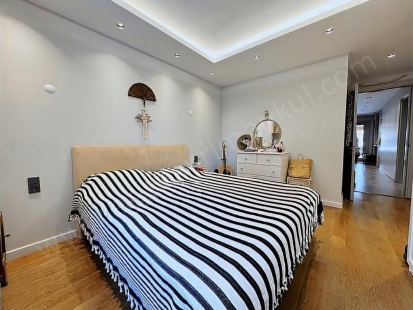 İSTANBUL KADIKÖY GÖZTEPEDE VARONDAN 50.YIL PARKINA 2.ADIM 140M2 EBEVEYNLİ FIRSAT!