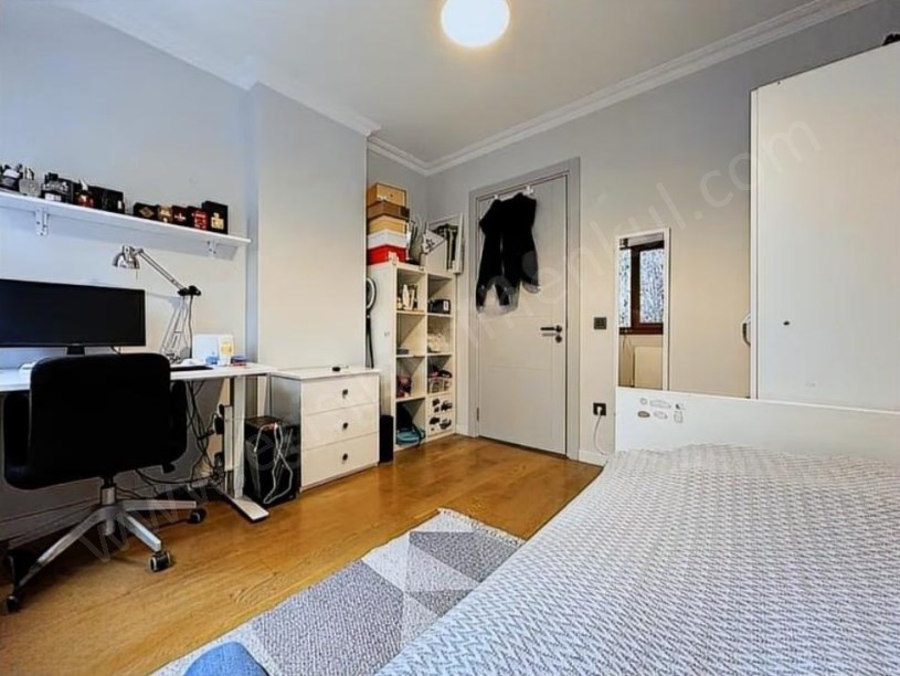 İSTANBUL KADIKÖY GÖZTEPEDE VARONDAN 50.YIL PARKINA 2.ADIM 140M2 EBEVEYNLİ FIRSAT!