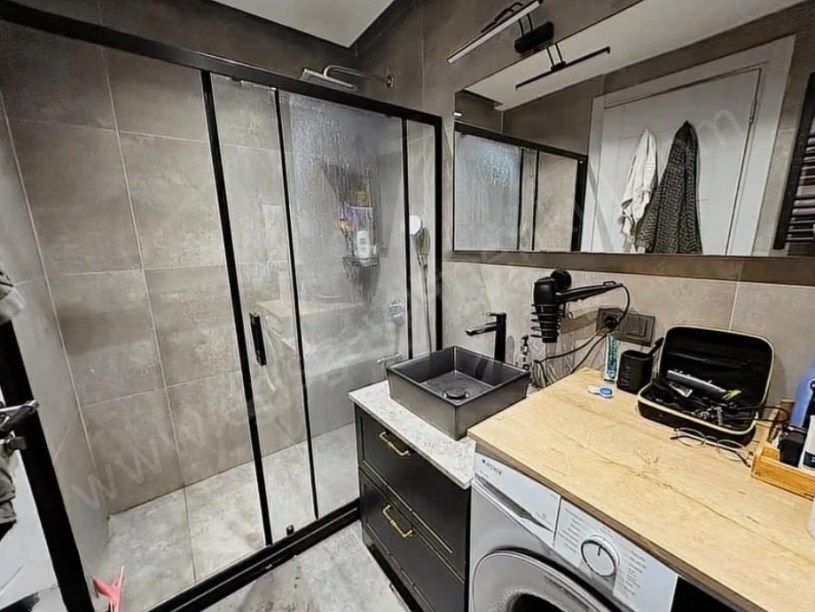 İSTANBUL KADIKÖY GÖZTEPEDE VARONDAN 50.YIL PARKINA 2.ADIM 140M2 EBEVEYNLİ FIRSAT!