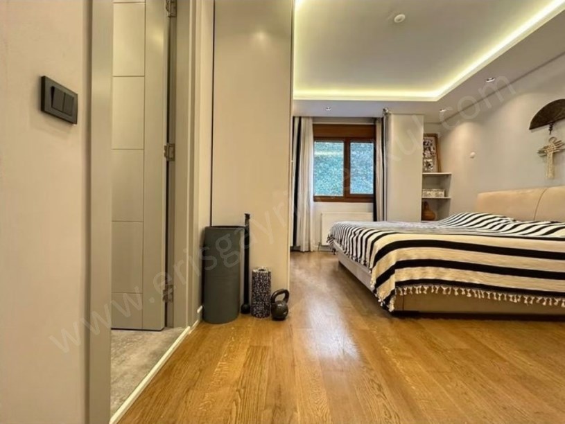 İSTANBUL KADIKÖY GÖZTEPEDE VARONDAN 50.YIL PARKINA 2.ADIM 140M2 EBEVEYNLİ FIRSAT!