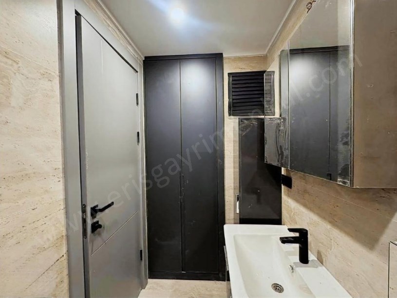 İSTANBUL KADIKÖY BOSTANCI SAHİLE YAKIN DENİZ MANZARALI SIFIR BİNADA 3+1 DAİRE