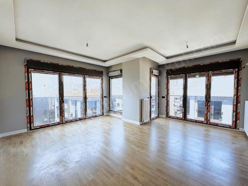 İSTANBUL KADIKÖY BOSTANCI SAHİLE YAKIN DENİZ MANZARALI SIFIR BİNADA 3+1 DAİRE