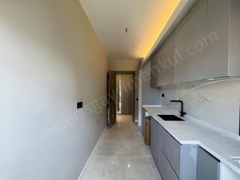 İSTANBUL KADIKÖY BOSTANCI SAHİLE YAKIN DENİZ MANZARALI SIFIR BİNADA 3+1 DAİRE