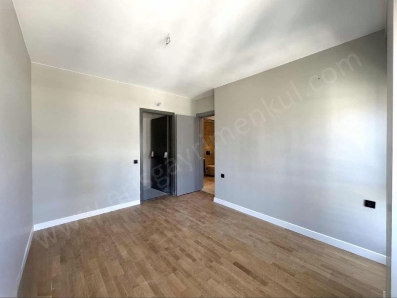 İSTANBUL KADIKÖY BOSTANCI SAHİLE YAKIN DENİZ MANZARALI SIFIR BİNADA 3+1 DAİRE