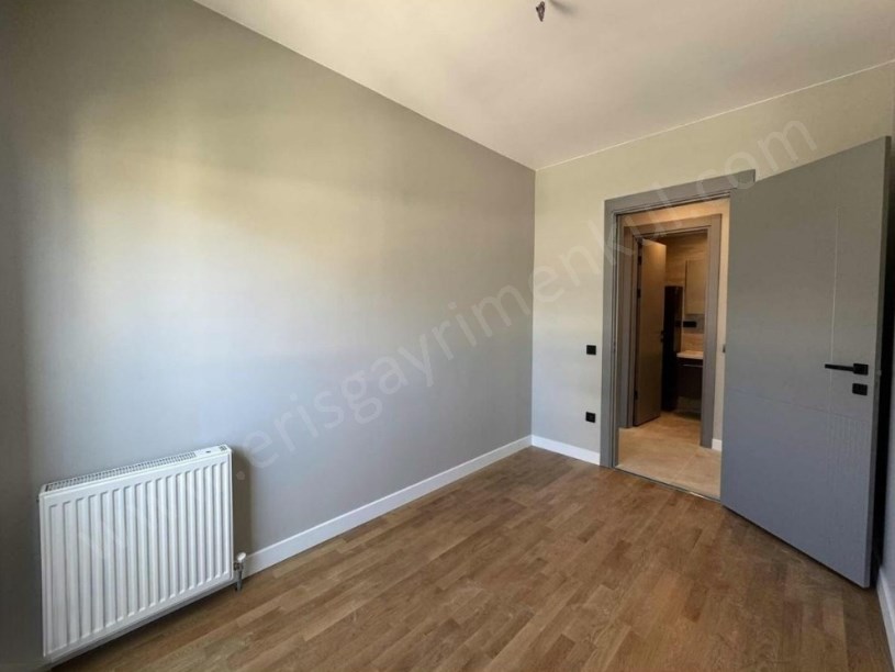 İSTANBUL KADIKÖY BOSTANCI SAHİLE YAKIN DENİZ MANZARALI SIFIR BİNADA 3+1 DAİRE