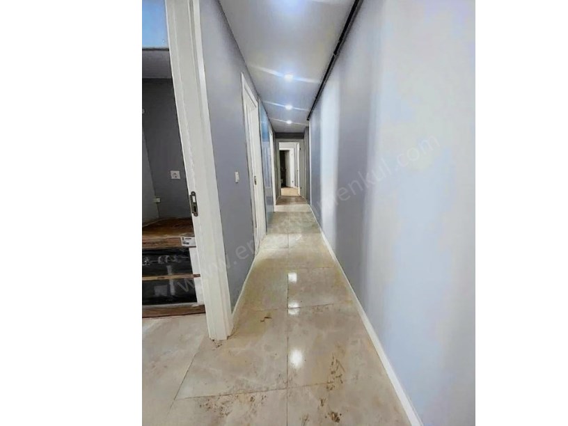 İSTANBUL KADIKÖY Göztepede az katlı binada balkonlu ebeveyn banyolu sıfır daire